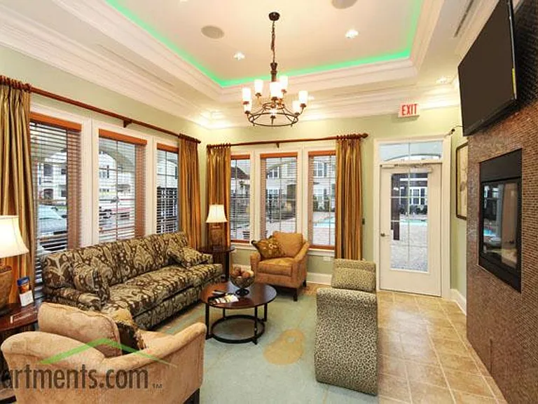 Briton Trace Apartments — Photo 104