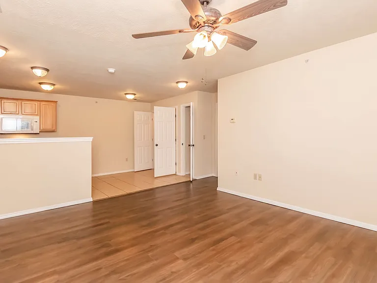 Scenic Station Apartments 2 Bed Dining