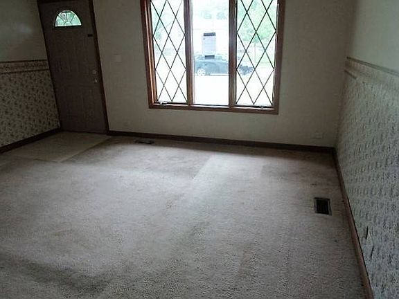 3rd image of 1039 Lily Ln