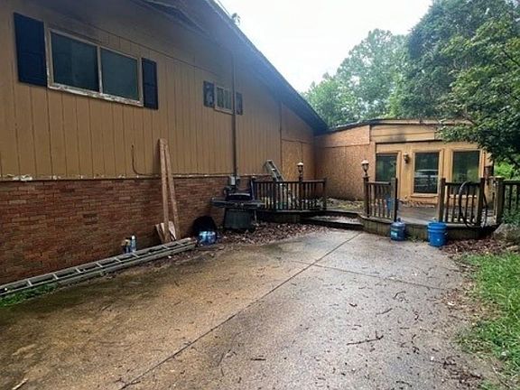 3rd image of 2122 Miller Rd
