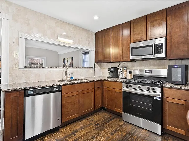 867 Beecher St SW — Photo 38