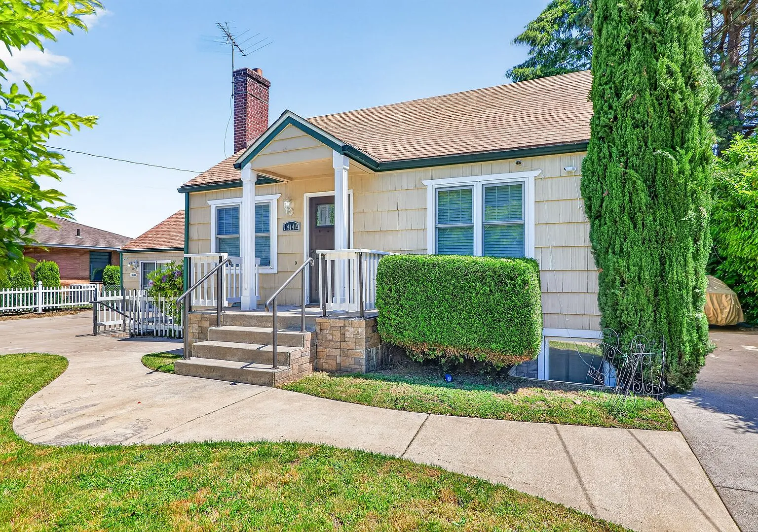 Spacious NE Portland Home with Central A/C, Finished Basement & Loft — Photo 4