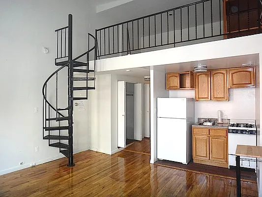 Rented by KVNY Soho | media 10