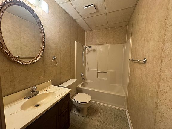 4th image of 2337D Fillmore Dr