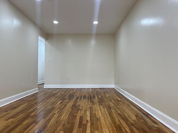 5th image of 2056 E 53rd Pl Floor 2