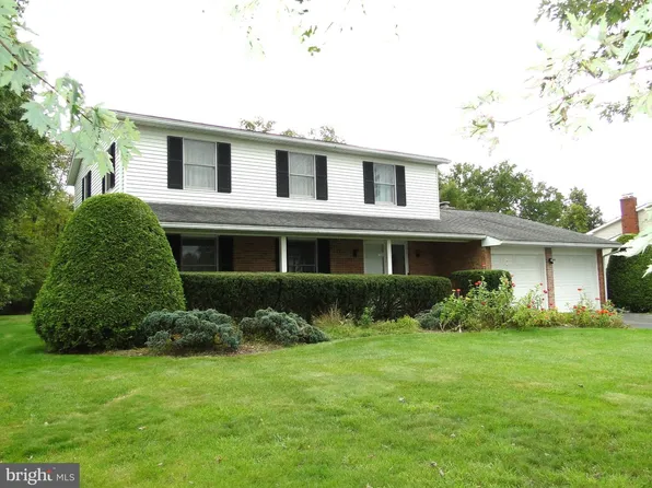 8 Clover Ln, Quakertown, PA 18951
