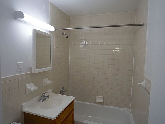 5th image of 808 Park Pl APT 3A