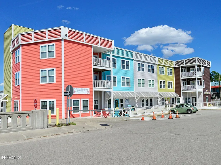 E Water St — Photo 2