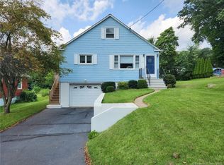 22 Hillcrest Ave, Meriden, CT 06451