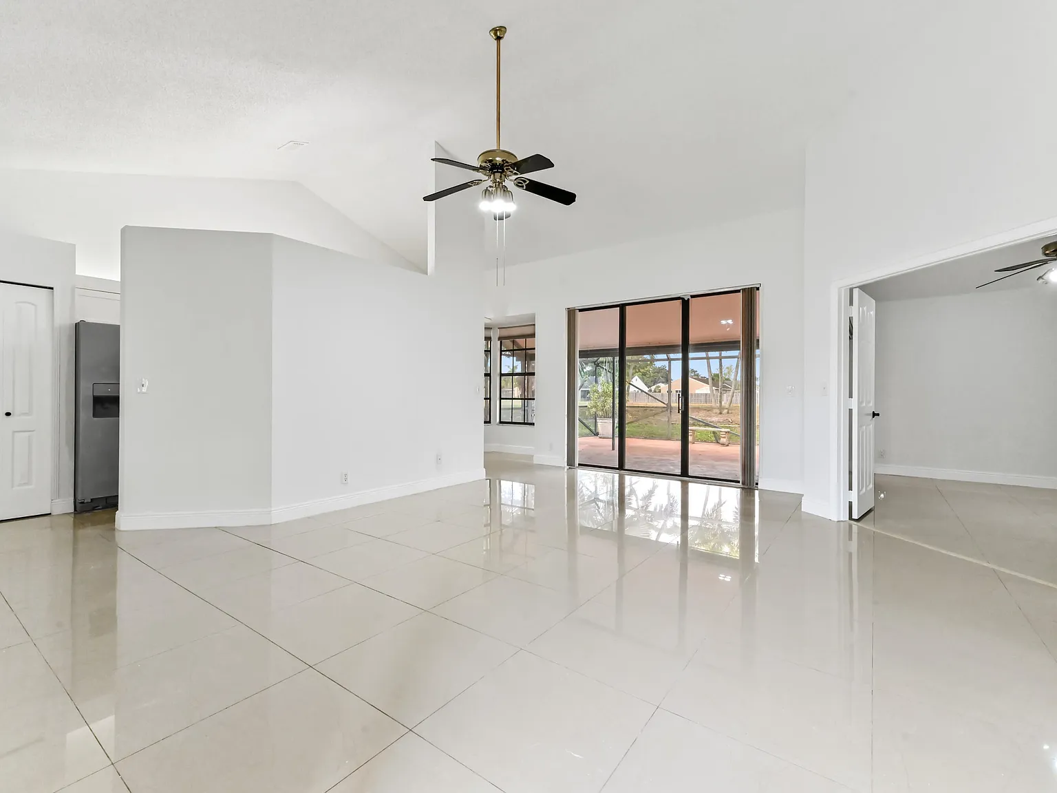 3 bed, 2.0 bath, 1450 sqft, $3,250 — Photo 4
