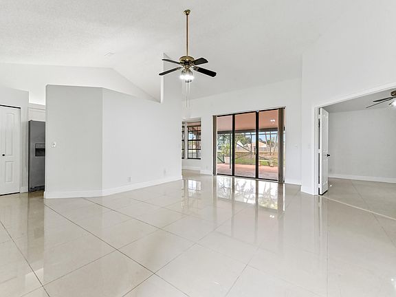 4th image of 5421 Helene Cir