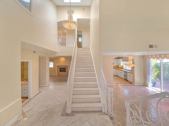 3rd image of 1208 Mackay Ln