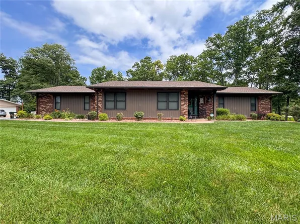 116 Lakewood Dr, Columbia, IL 62236