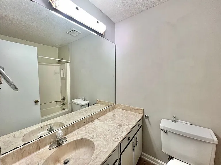6011 Dixon Dr — Photo 17