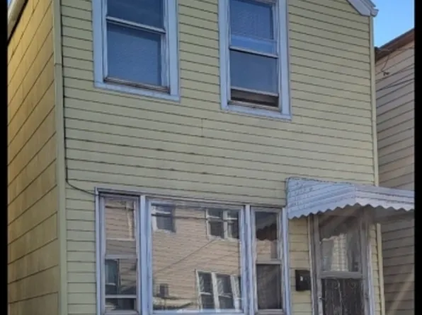33 1/2 Garrison St, Newark City, NJ 07105
