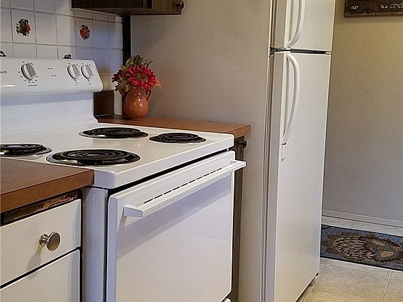 5th image of 2802 Garden Ct APT D