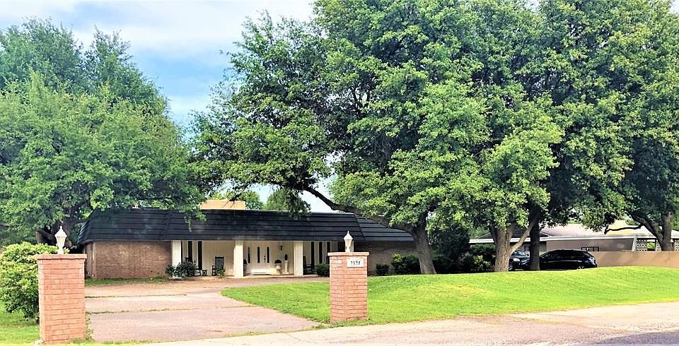 1st image of 2524 Bainbridge Dr