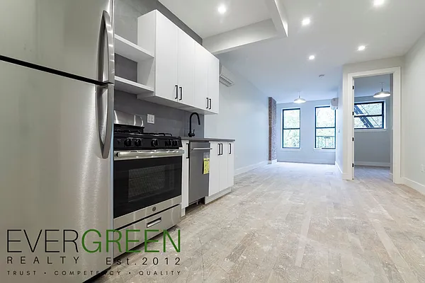 Rented by Evergreen Apartments BK | media 20