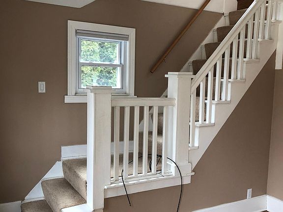 4th image of 685 Riverbank St