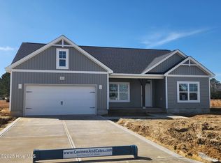 2832 Tucker Hill Dr, Grimesland, NC 27837