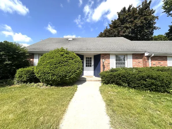 7911 S Verdev DRIVE, Oak Creek, WI 53154
