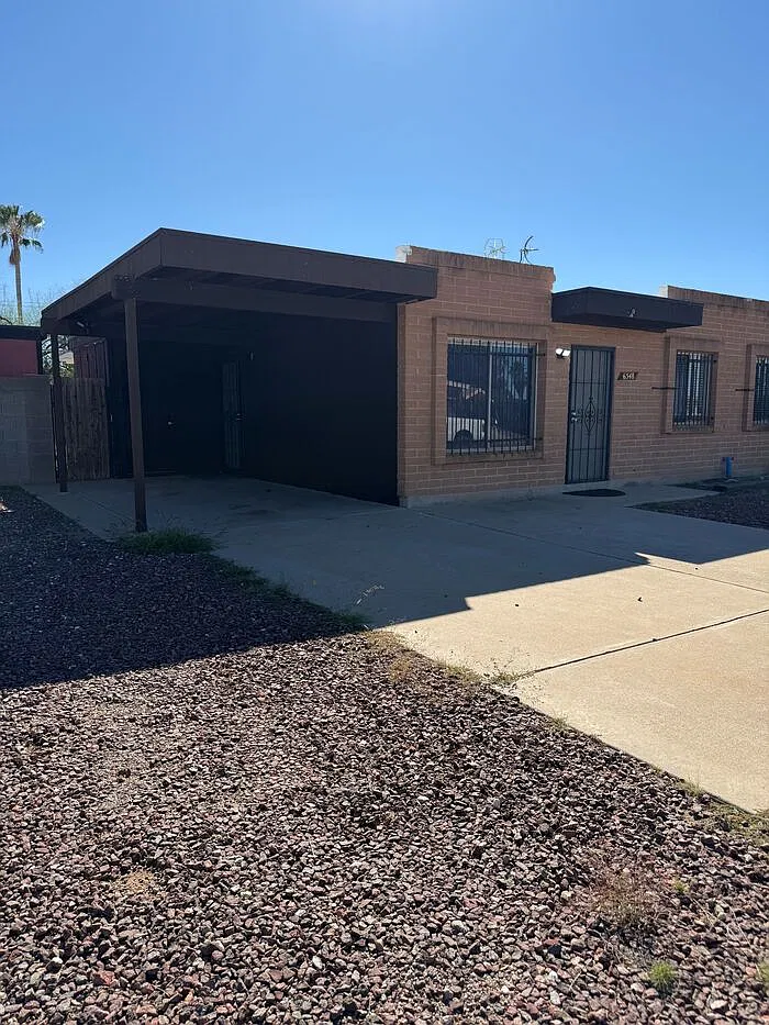 3 bed, 1.0 bath, 951 sqft, $1,350 — Photo 2