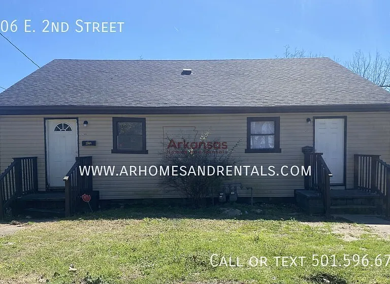 2906 E 2nd St — Photo 8