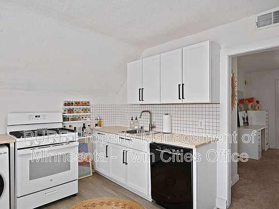 4th image of 807 31st Ave N