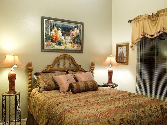 3rd image of 10946 N Black Canyon Ct
