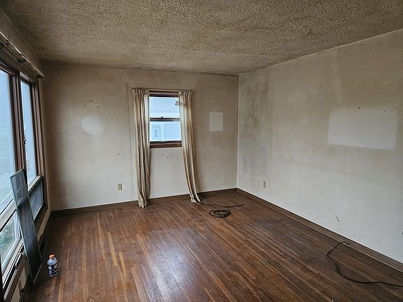3rd image of 2624 Crestview Dr