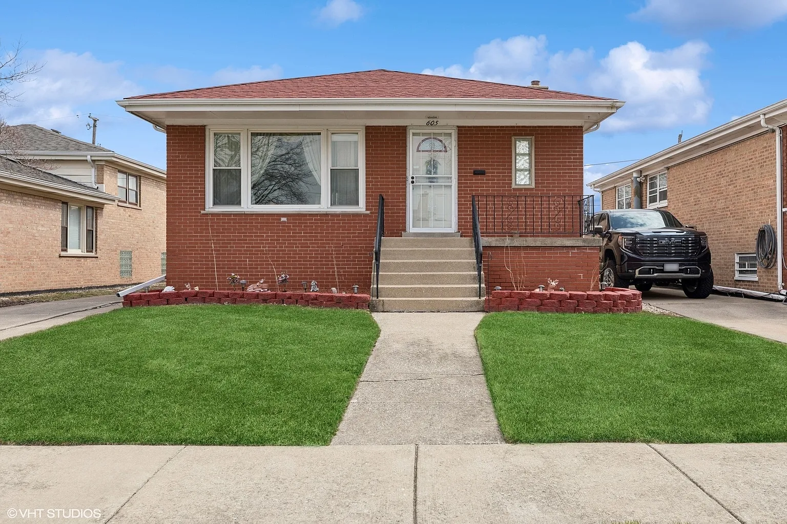 605 Saginaw Ave photo 1