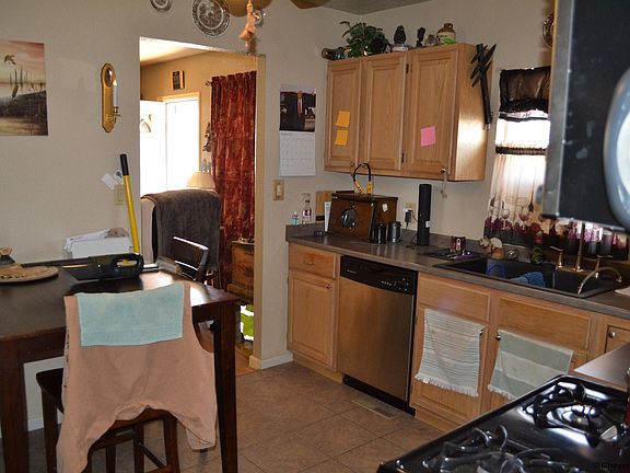 3rd image of 579 W 7th St