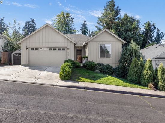 1535 Red Hills Pl, Cottage Grove, OR 97424