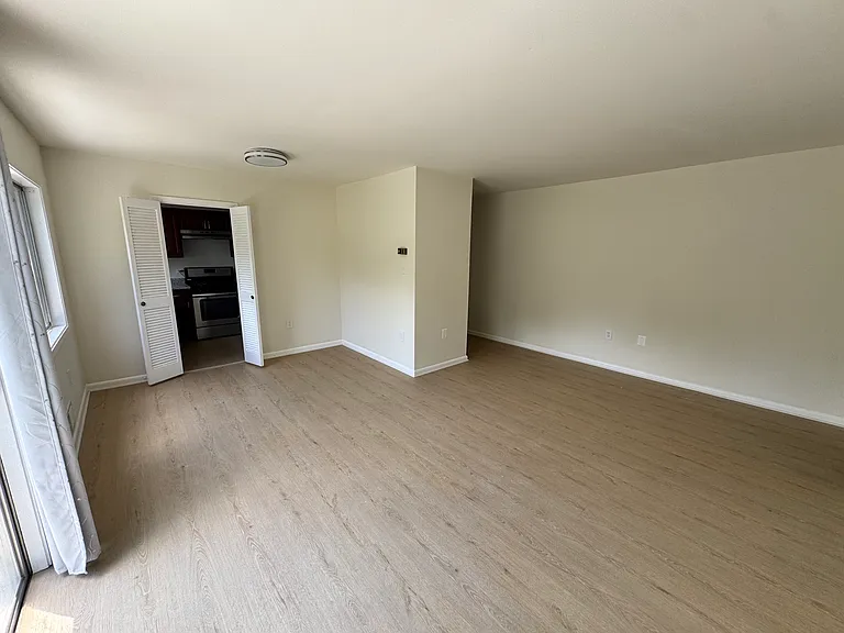 10650 Weymouth St #204 — Photo 2