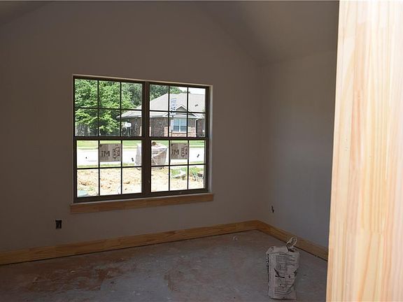 4th image of 529 Mulberry Ln