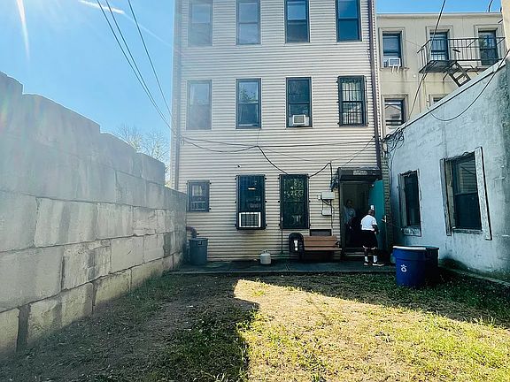 2nd image of 213 Johnson Ave