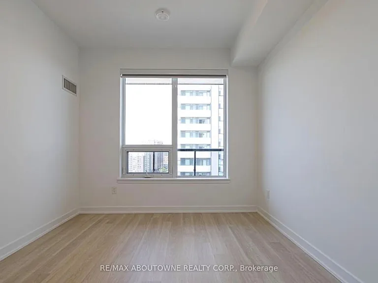5105 Hurontario St #1410 — Photo 13