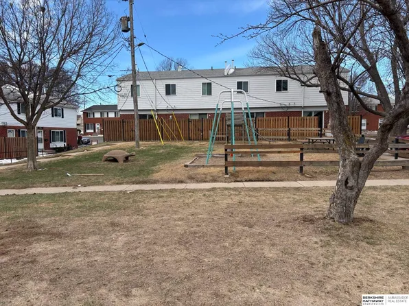 209 Arbor Ct, Omaha, NE 68108