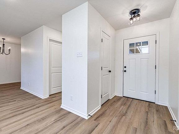 4th image of 314 W 12th St