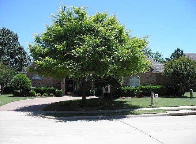 1st image of 1402 Lakewood Dr