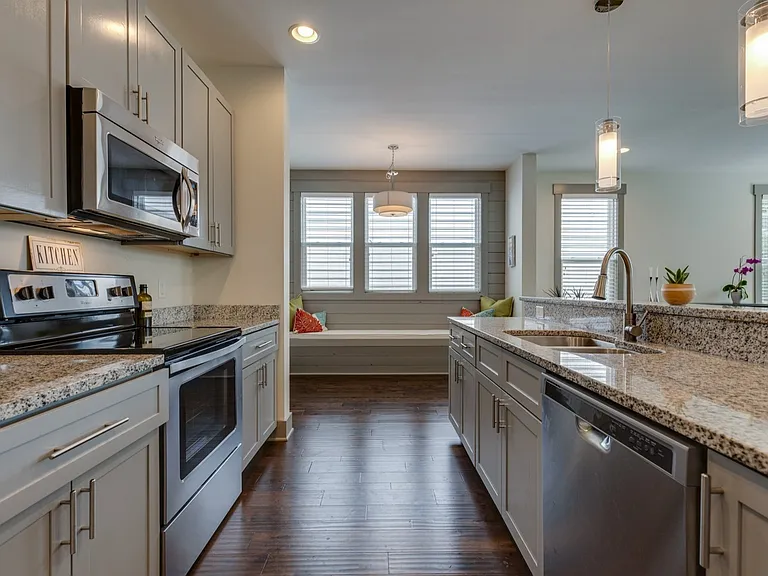 1813 Sherwood Ln — Photo 10