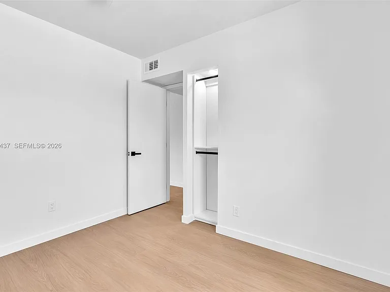 1924 NE 26th St #4 — Photo 31