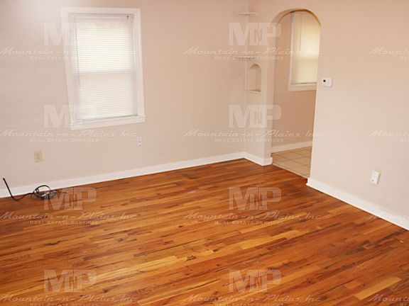 2nd image of 1317 W Mulberry St