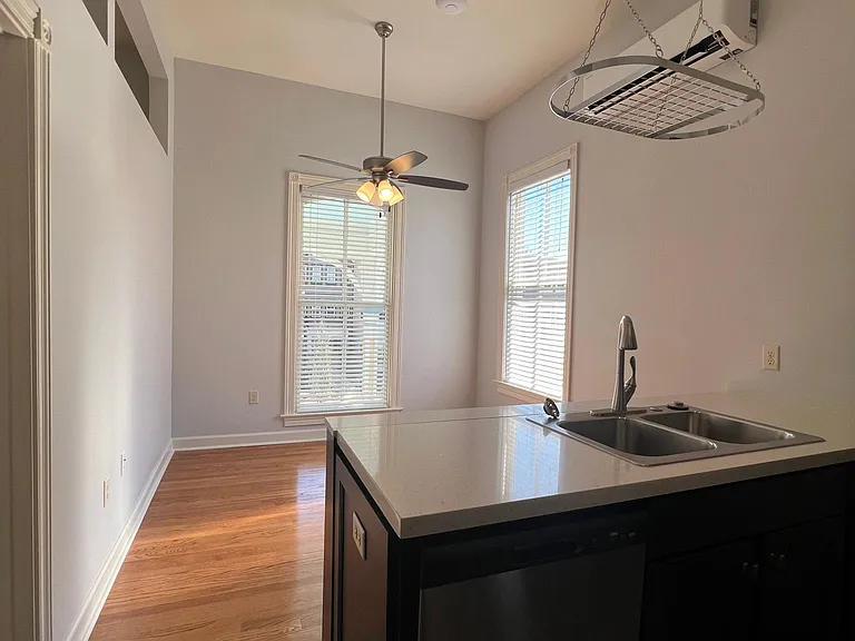 904 Scott St #1 — Photo 3