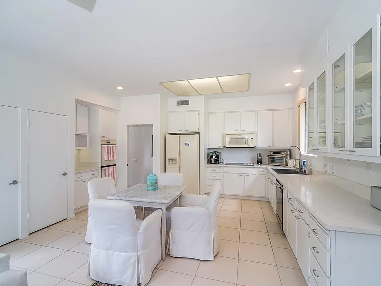 645 Hospitality Dr — Photo 21