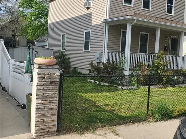 90 Quincy St, Springfield, MA 01109