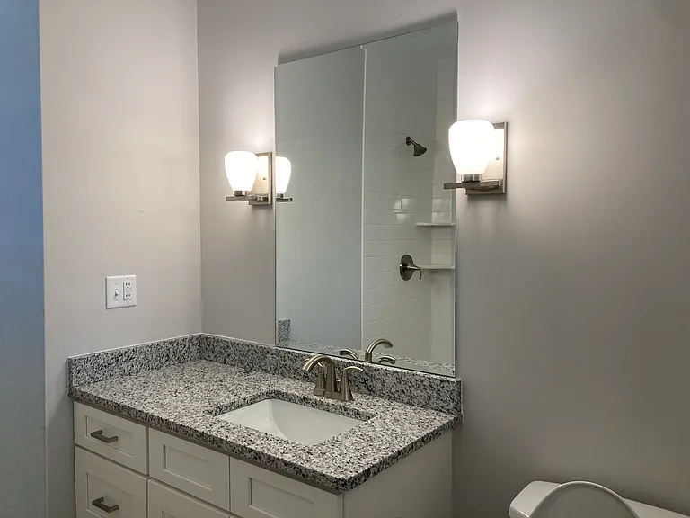 914 Bonham Ave — Photo 3