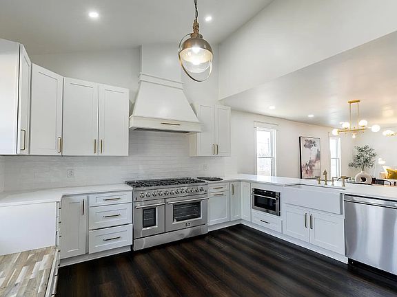 5th image of 1017 Thompson Pl