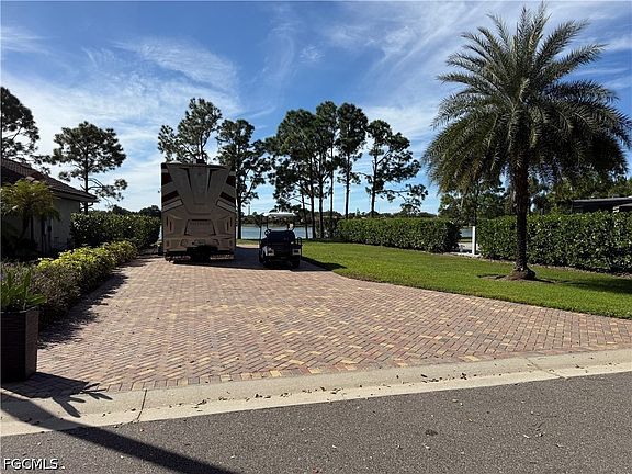 4th image of 13815 Golden Palms Cir