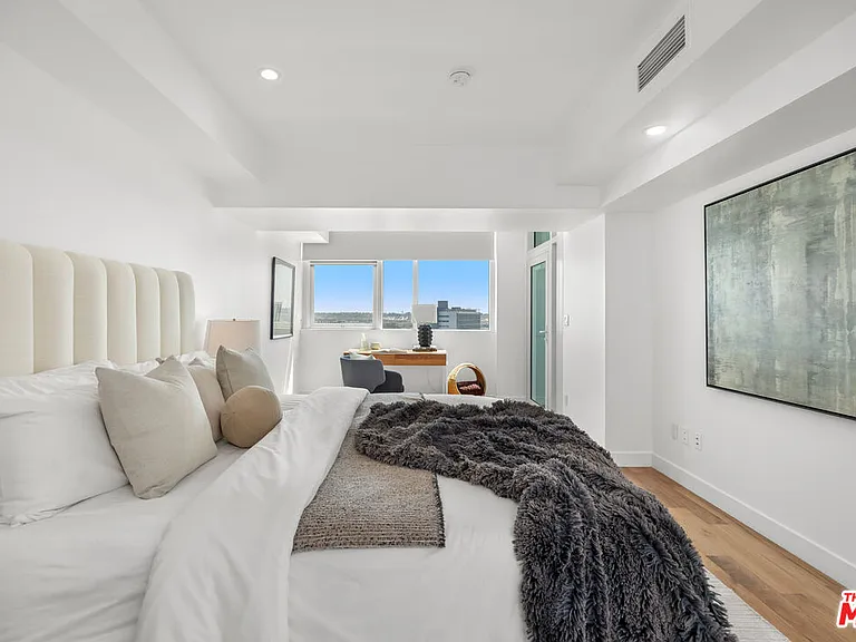 13600 Marina Pointe Dr #1507 — Photo 16